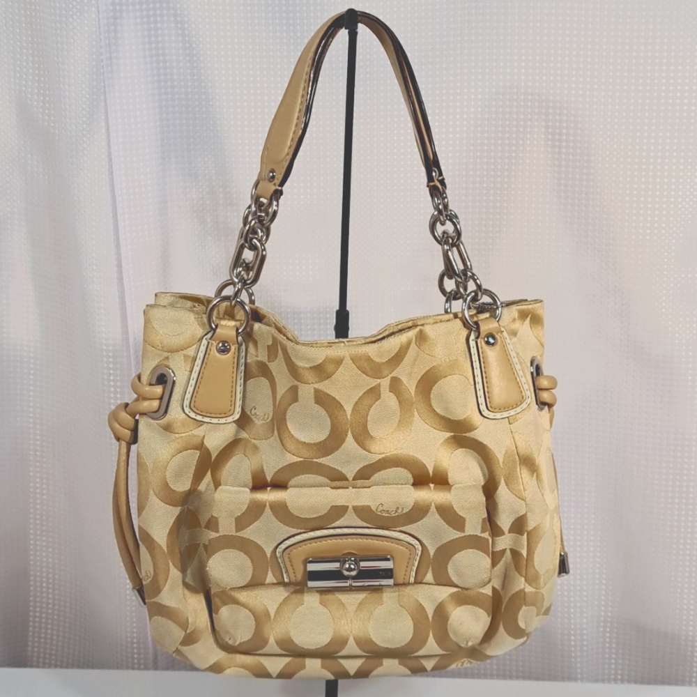 Coach Classic Bag in Mint Condition!